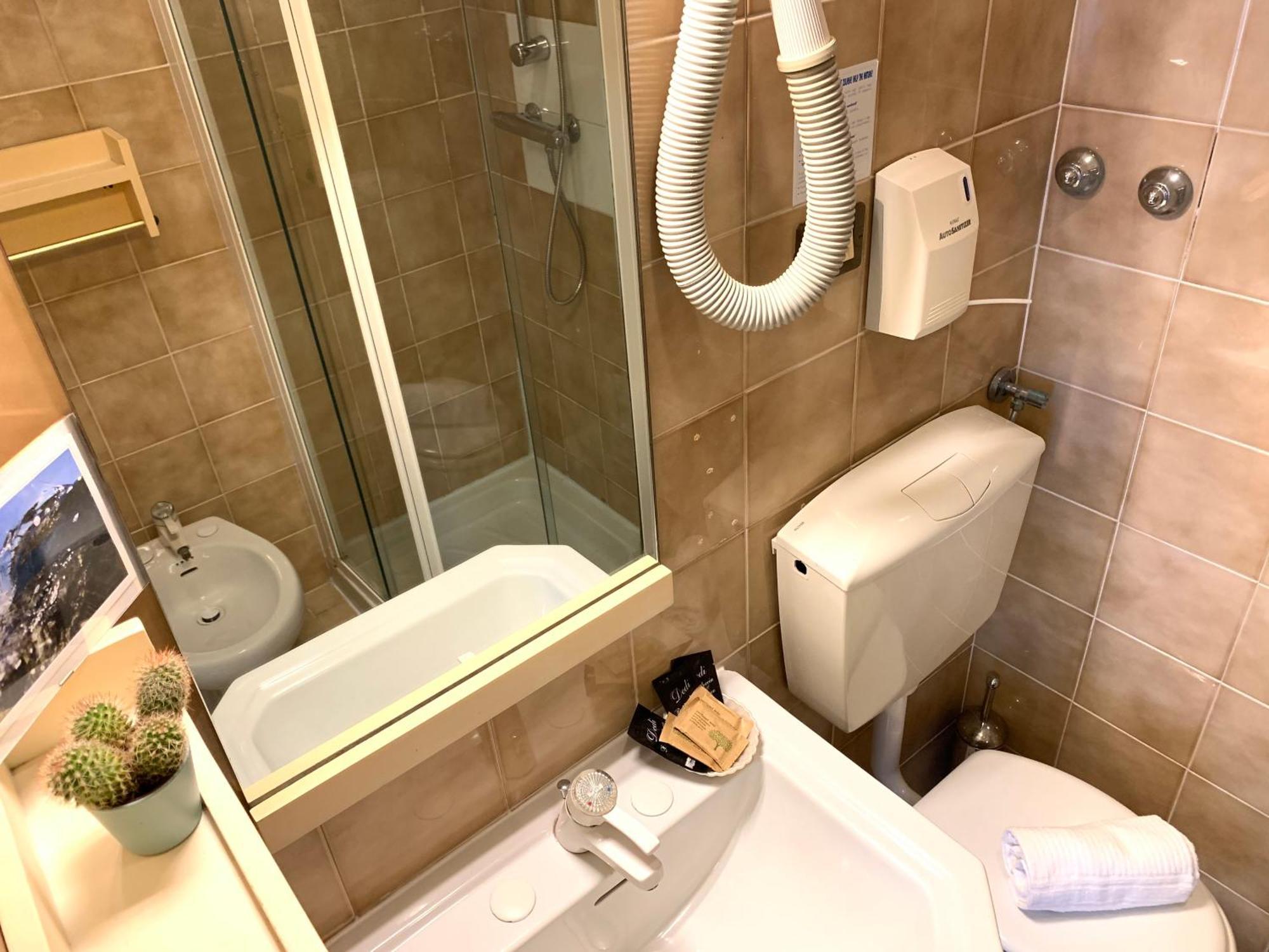 Hotel Baia Di Леванто Экстерьер фото